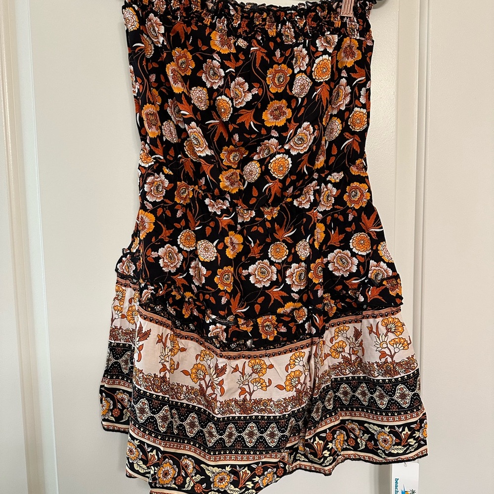 Short and strapless dress
